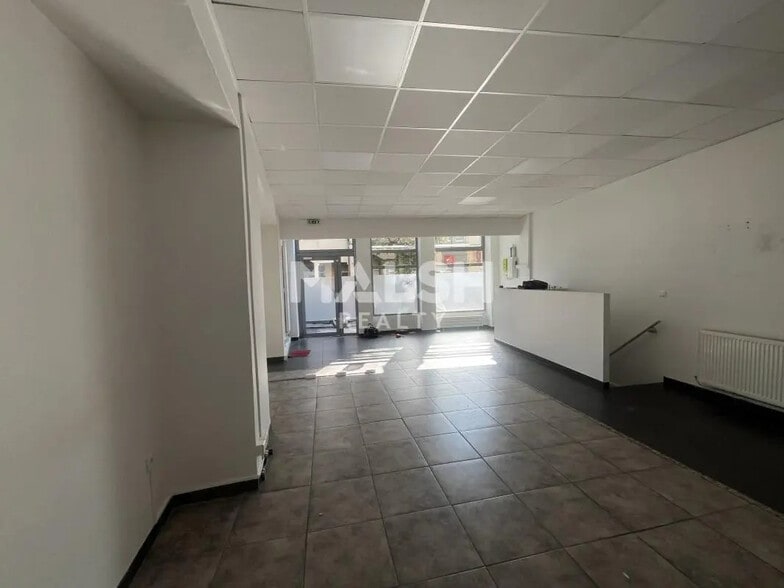 Retail in Vénissieux for lease - Interior Photo - Image 2 of 4