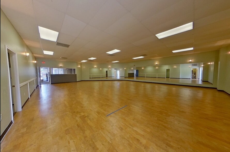 2221 S Ferdon Blvd, Crestview, FL for lease - Building Photo - Image 1 of 6