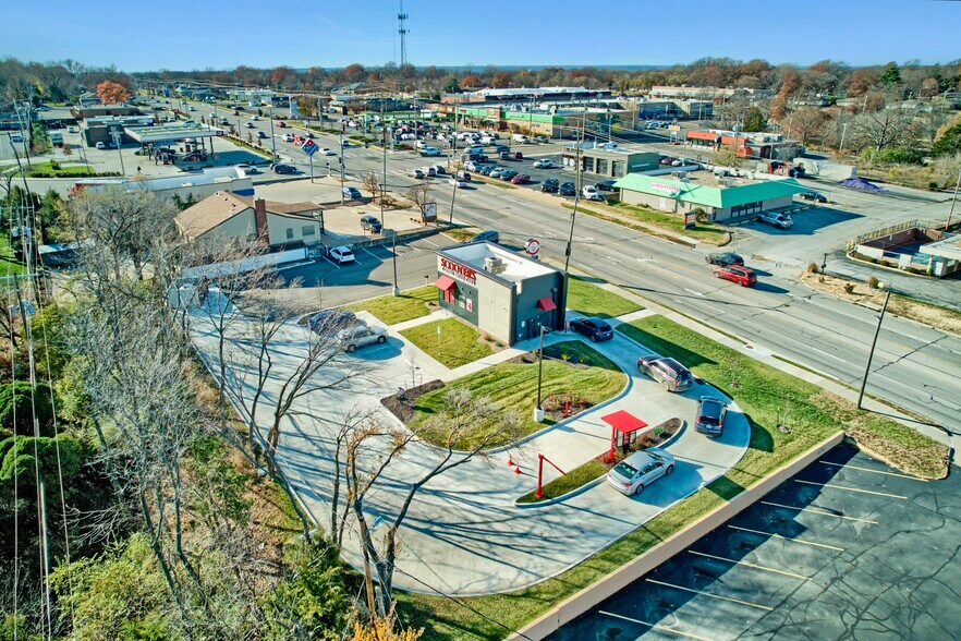 814 Iowa St, Lawrence, KS for sale - Building Photo - Image 1 of 1
