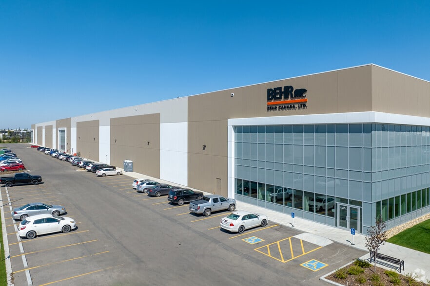 38 St SE, Calgary, AB for lease - Building Photo - Image 3 of 35