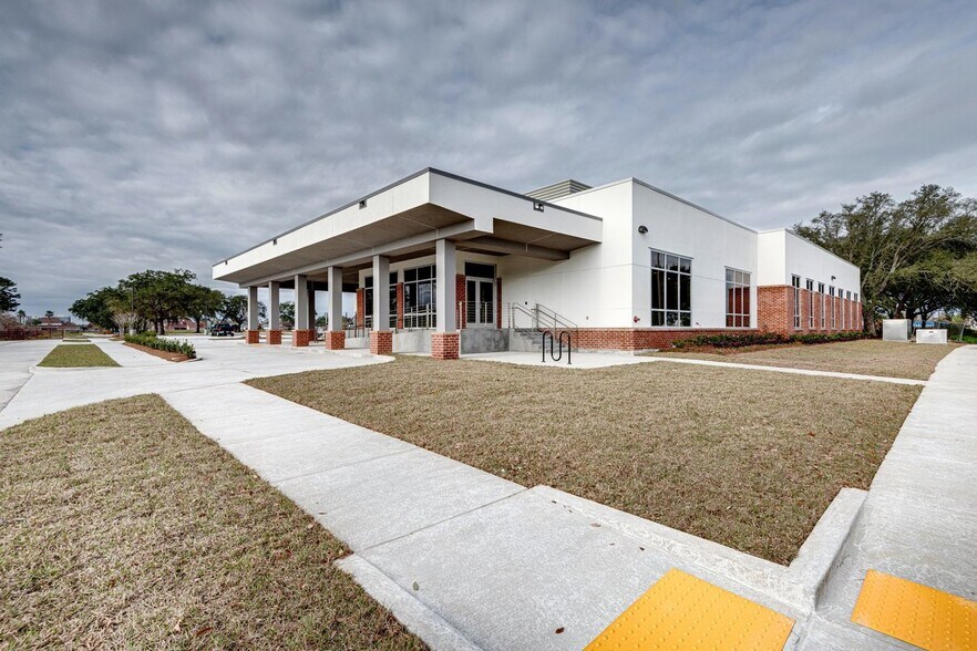 5950 Bullard Ave, New Orleans, LA 70128