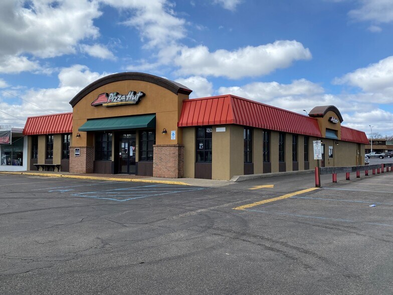 4257 Kalamazoo Ave SE, Grand Rapids, MI for sale - Primary Photo - Image 1 of 1