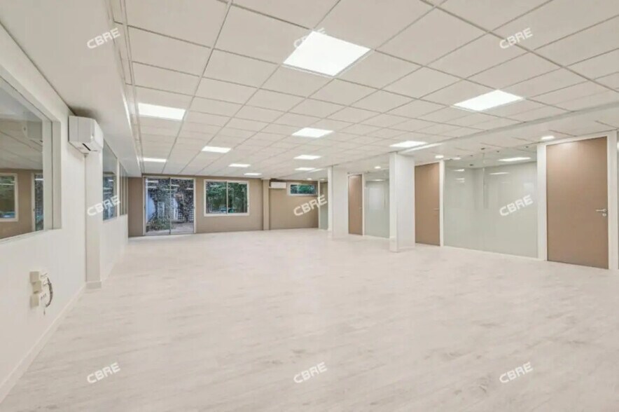 Office in Paris for sale - Building Photo - Image 2 of 14