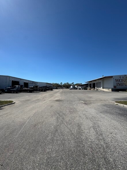 5404 33rd St E, Bradenton, FL for lease - Building Photo - Image 2 of 16