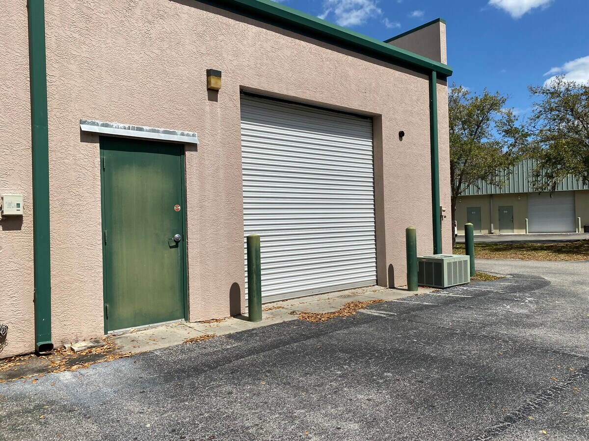 1899 Porter Lake Dr, Sarasota, FL 34240