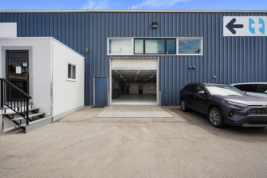 10328 73rd Ave NW, Edmonton, AB for lease - Building Photo - Image 2 of 12