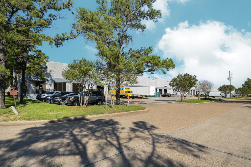 4647 Pine Timbers St, Houston, TX for lease - Building Photo - Image 2 of 7