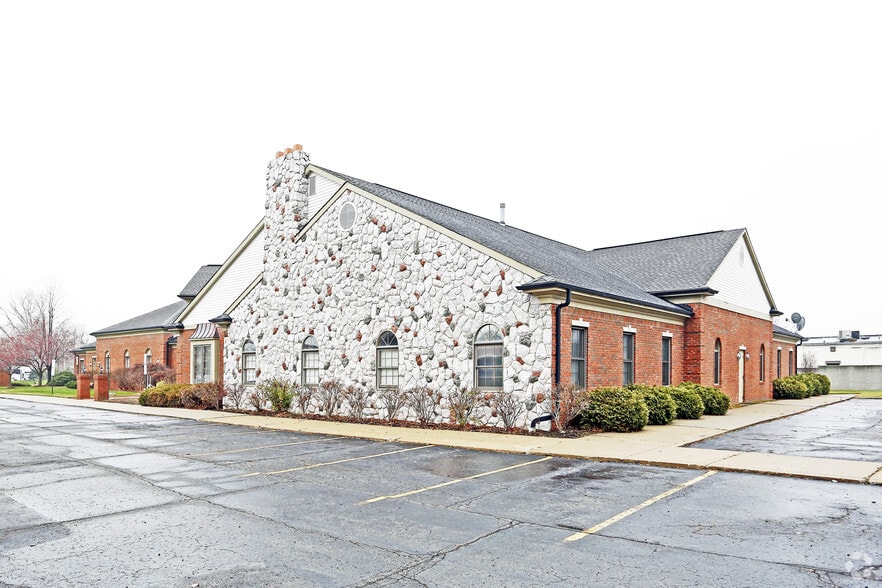 2167 15 Mile Rd, Sterling Heights, MI for lease - Building Photo - Image 3 of 10