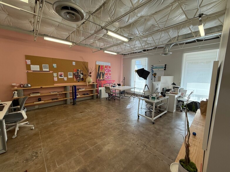 4649 Insurance Ln, Dallas, TX for lease - Building Photo - Image 3 of 6