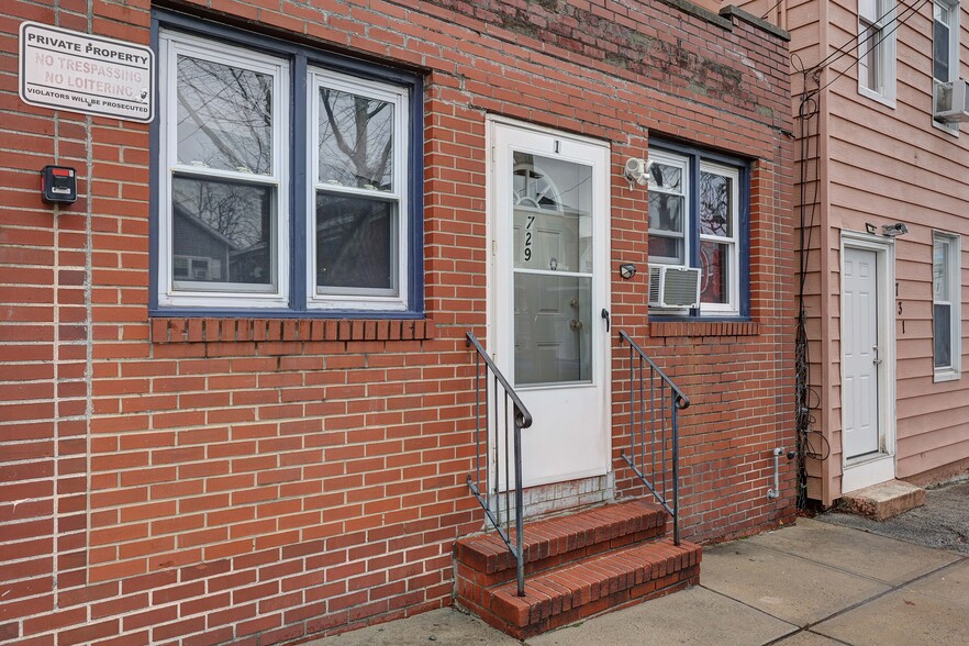 729 Cortlandt St, Perth Amboy, NJ for sale - Building Photo - Image 3 of 7