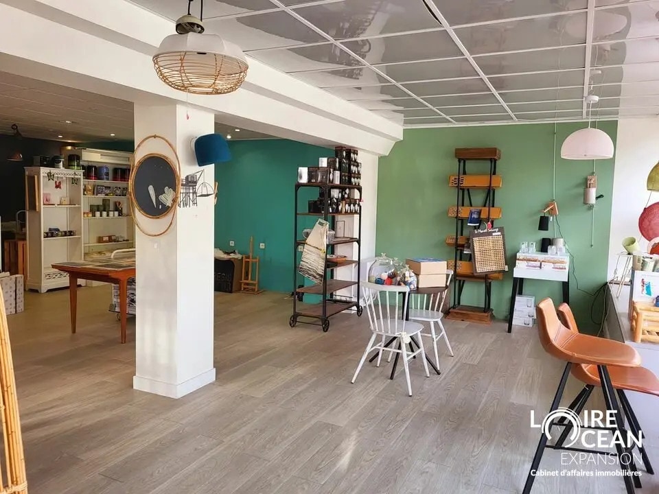 Retail in Saint-Brevin-les-Pins for lease Interior Photo- Image 1 of 5