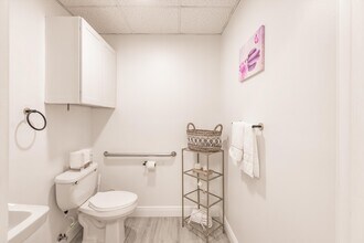 848 1st Ave N, Naples, FL for lease Building Photo- Image 2 of 10