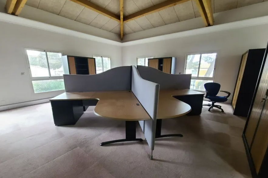 Office in Nézignan-l'Évêque for sale - Interior Photo - Image 1 of 10