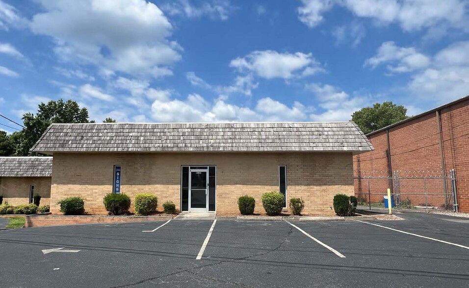 8630 Monroe Rd, Charlotte, NC for lease - Building Photo - Image 1 of 11