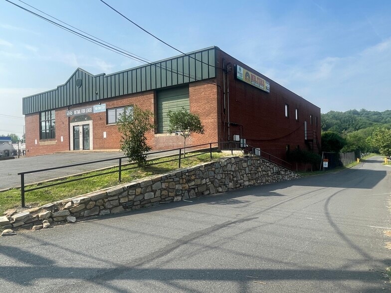 4160 S Four Mile Run Dr, Arlington, VA for lease - Building Photo - Image 2 of 4