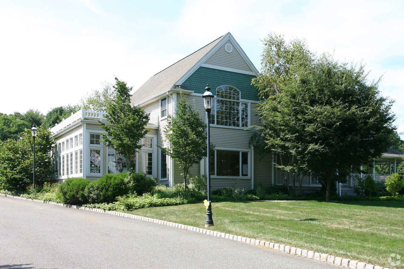 338 Main St, Chester, NJ 07930