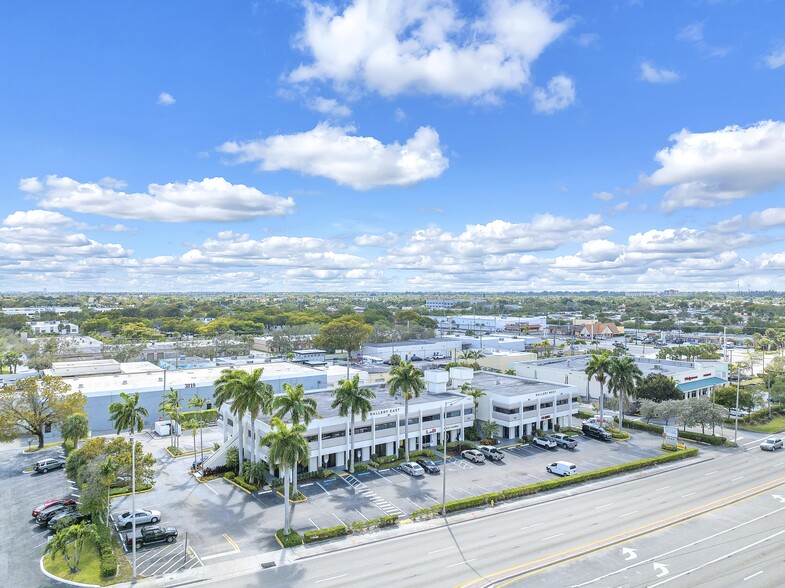 3900 W Commercial Blvd, Fort Lauderdale, FL for lease - Building Photo - Image 2 of 33