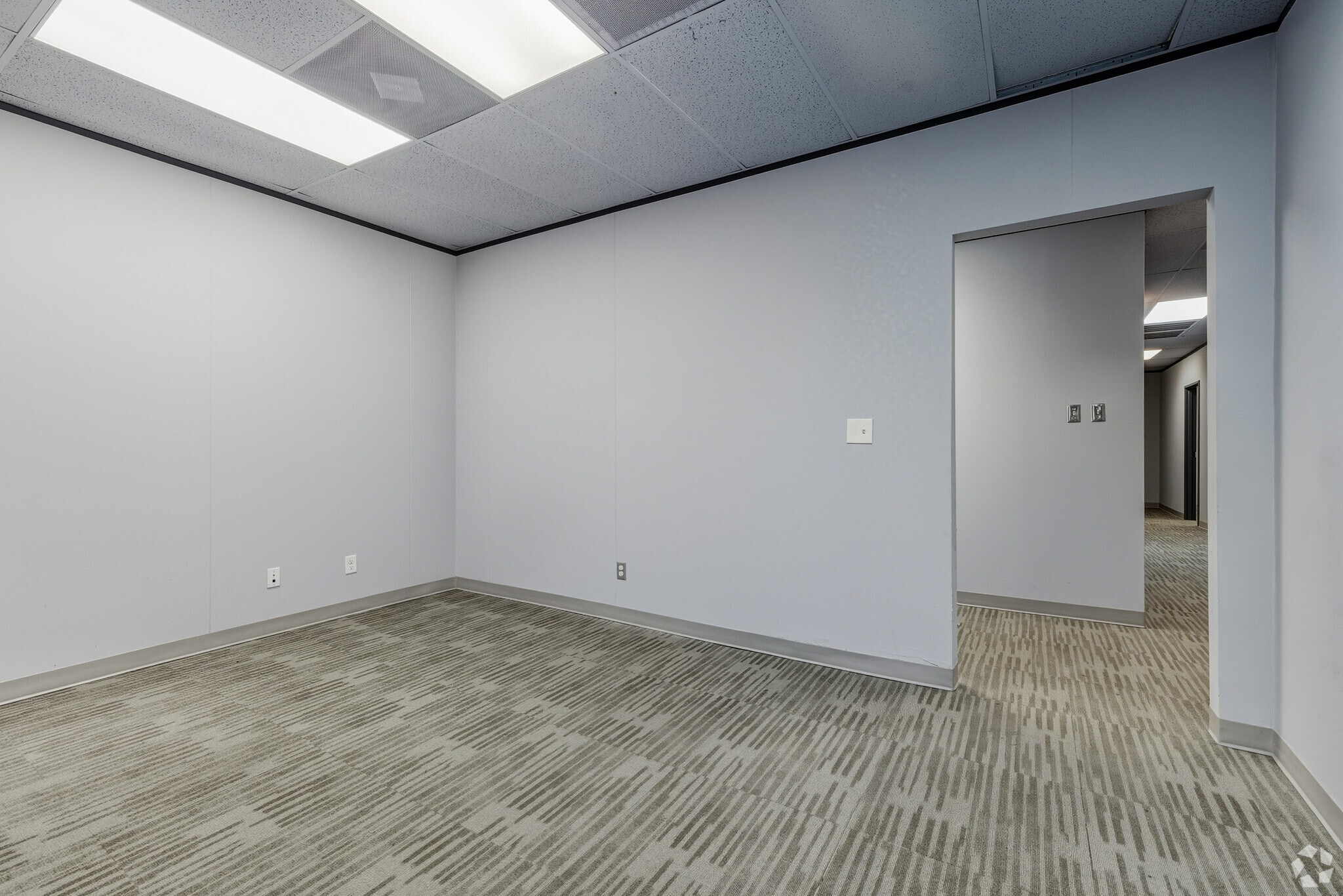 11381 Meadowglen Ln, Houston, TX for lease Interior Photo- Image 1 of 4