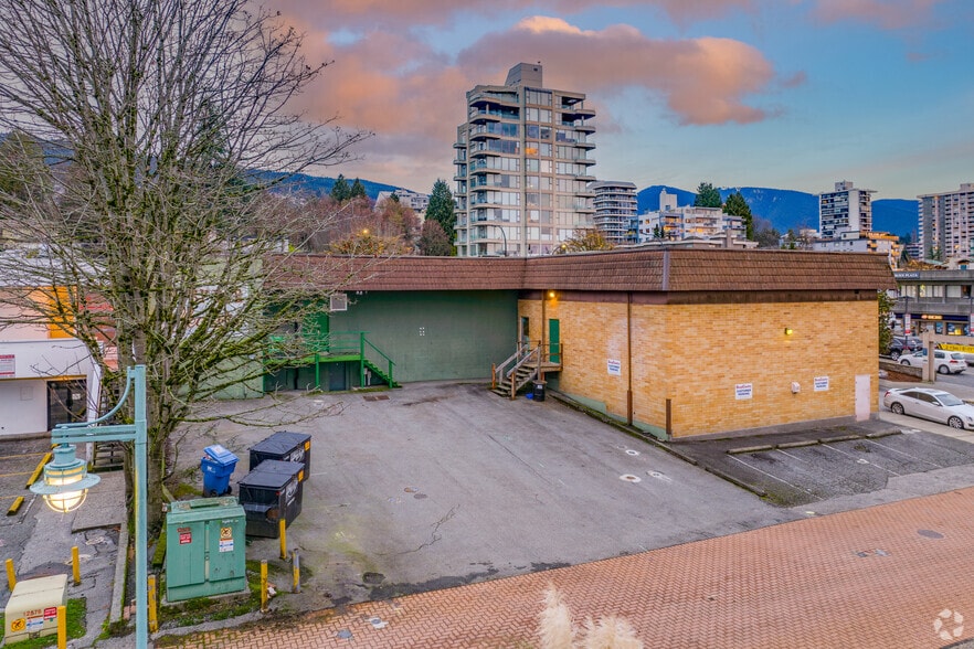 1802 Marine Dr, West Vancouver, BC for sale - Building Photo - Image 3 of 4