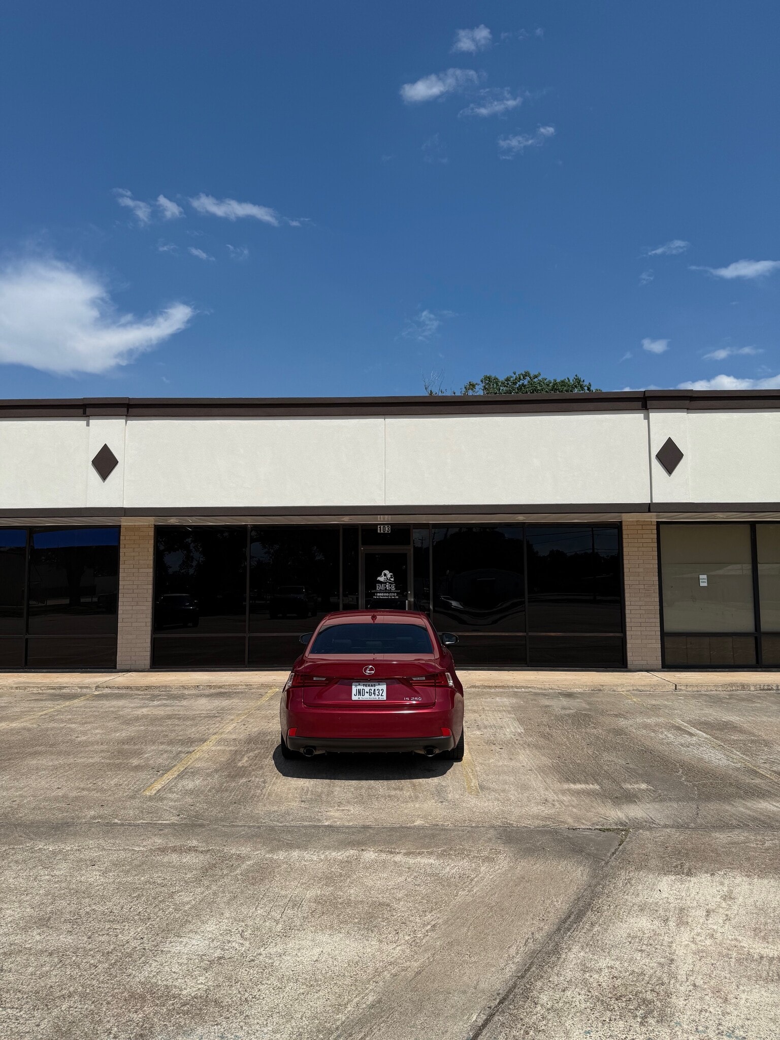 716 W Plantation Dr, Clute, TX for lease Building Photo- Image 1 of 1