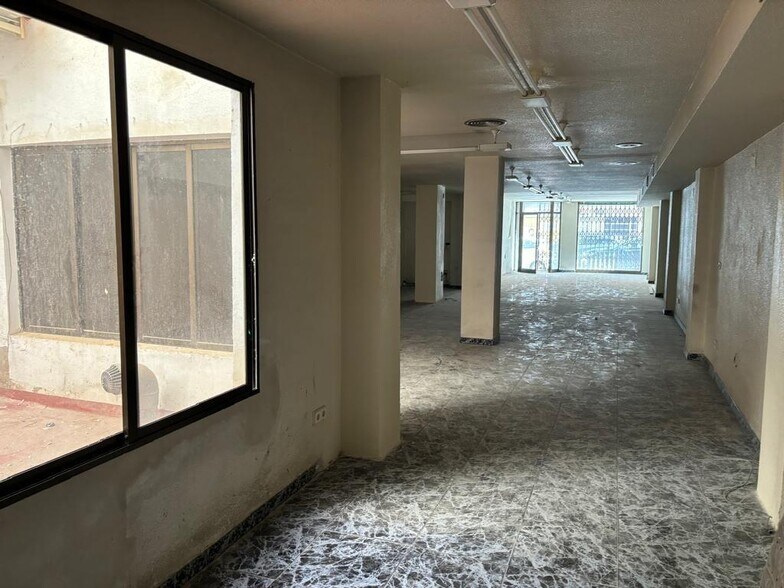 Retail in Elche, Alicante for lease - Interior Photo - Image 3 of 8