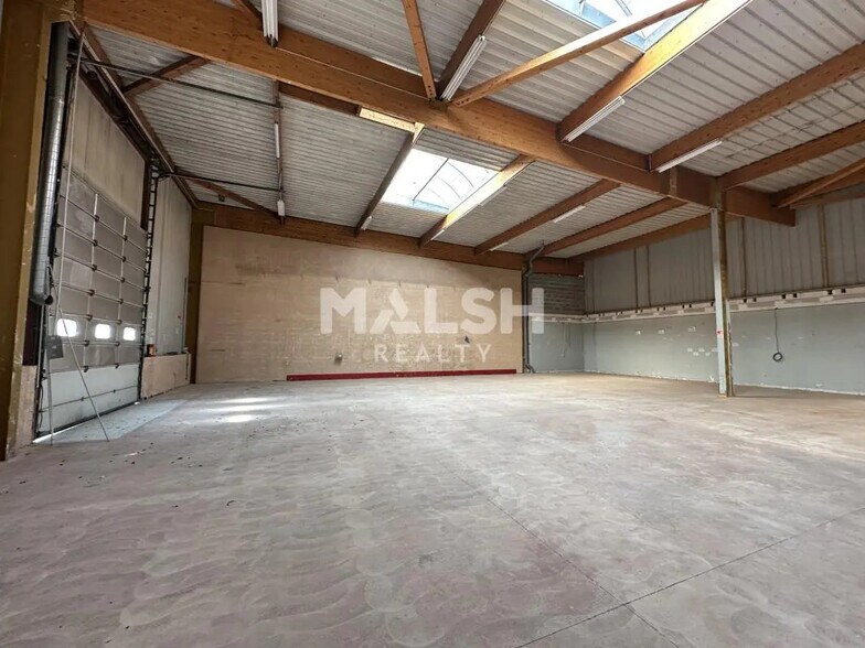 Office in La Verpillière for lease - Interior Photo - Image 3 of 9