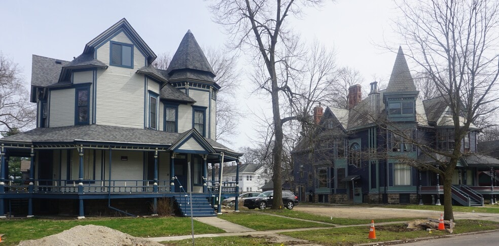 324 Stuart Ave, Kalamazoo, MI for sale - Building Photo - Image 2 of 14