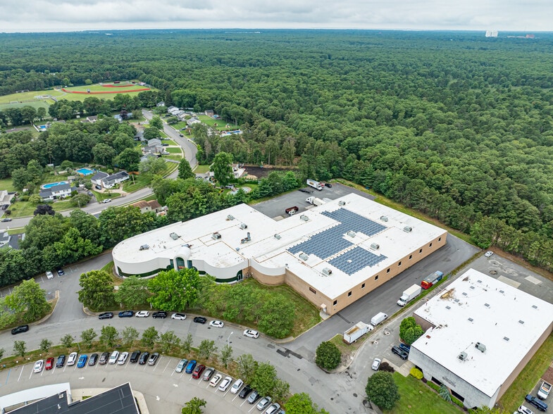 30 Crossways E, Bohemia, NY for sale - Building Photo - Image 3 of 39