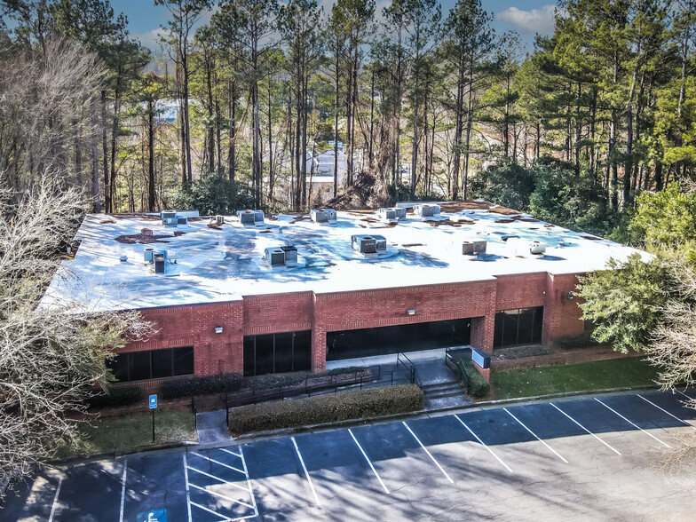 8215 Roswell Rd, Atlanta, GA for lease - Primary Photo - Image 1 of 9