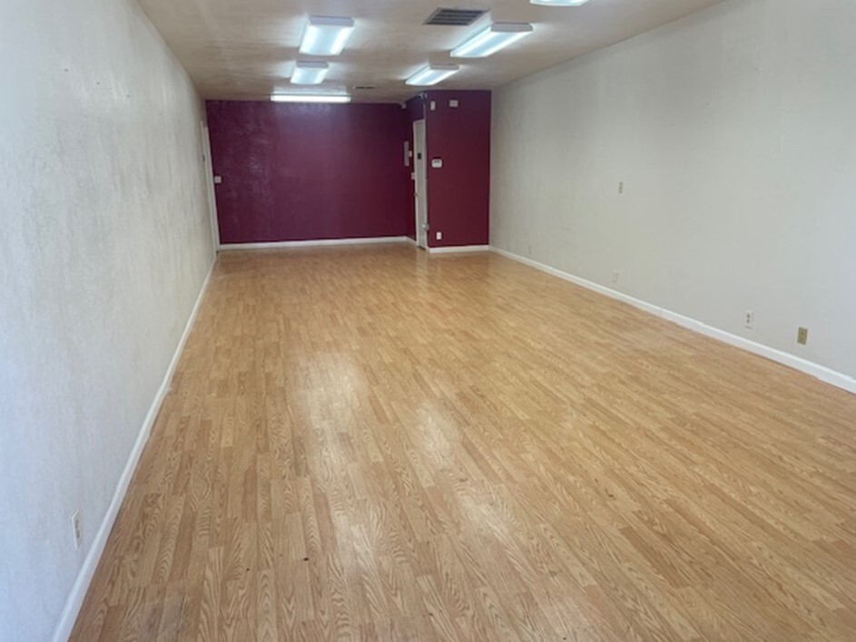 502-520 E Yosemite Ave, Manteca, CA for lease Interior Photo- Image 1 of 2