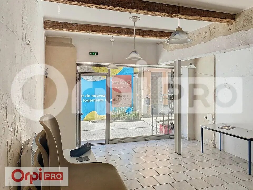 Retail in Lunel for sale Interior Photo- Image 1 of 11