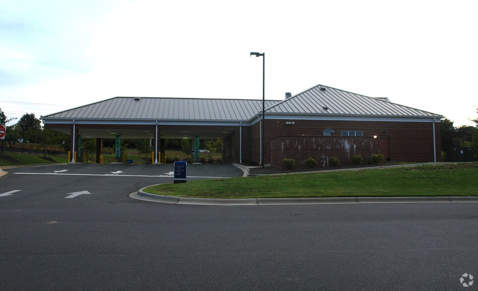 15030 Idlewild Rd, Stallings, NC for lease - Building Photo - Image 2 of 10