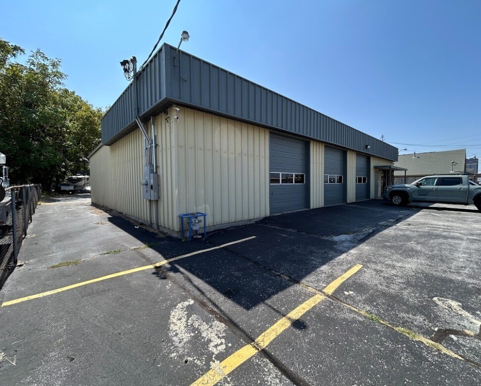 1424 E Saint Louis St, Springfield, MO for lease Building Photo- Image 1 of 15