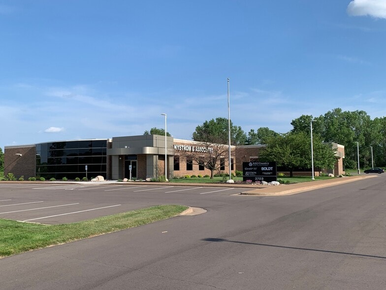 3703 Oakwood Hills Pky, Eau Claire, WI for lease - Building Photo - Image 2 of 4