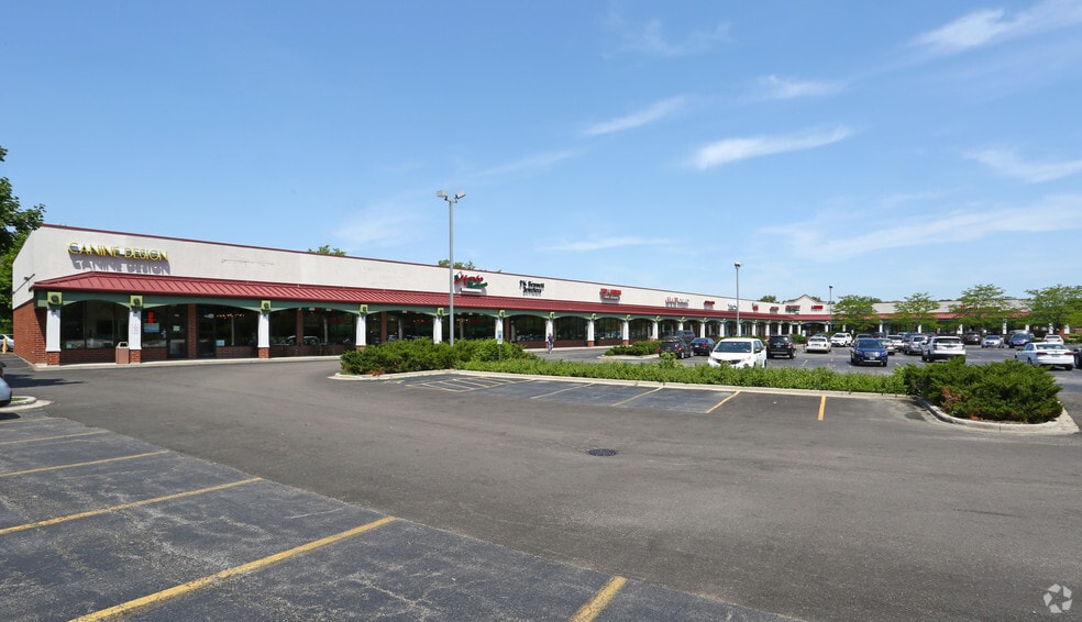 700-752 Butterfield Rd, Mundelein, IL for lease - Building Photo - Image 1 of 8