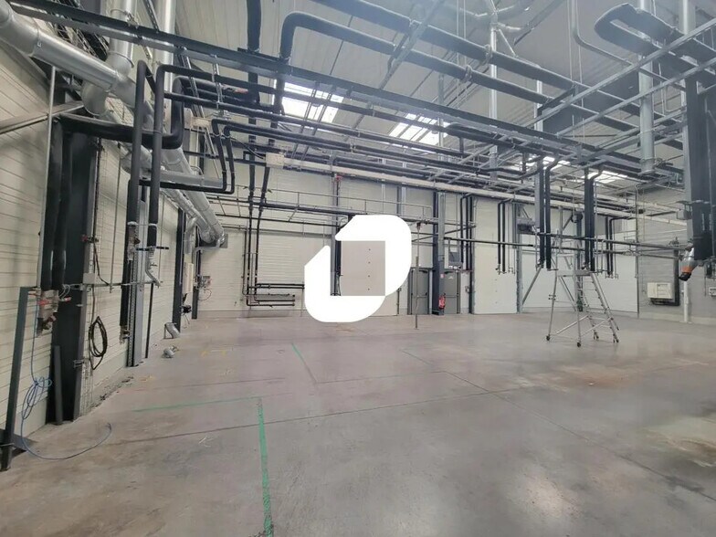 Office in Les Sorinières for lease - Interior Photo - Image 3 of 7