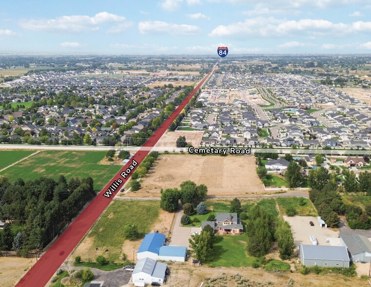 3.75 Acres portfolio of 6 properties for sale on LoopNet.com - Building Photo - Image 2 of 5