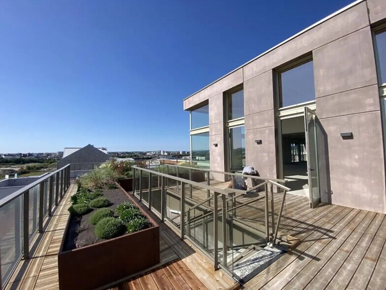 Office in Rouen for lease - Building Photo - Image 2 of 4