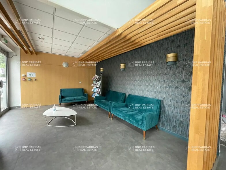 Office in Saint-Herblain for lease - Lobby - Image 3 of 15