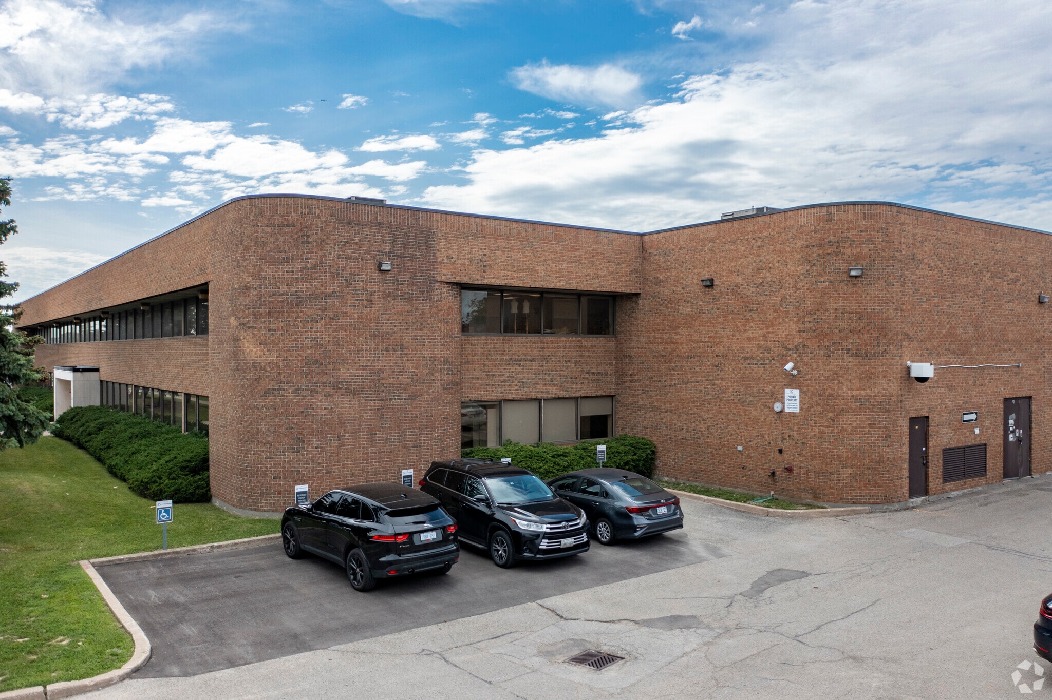 39 Kodiak Cres, Toronto, ON for sale Primary Photo- Image 1 of 1