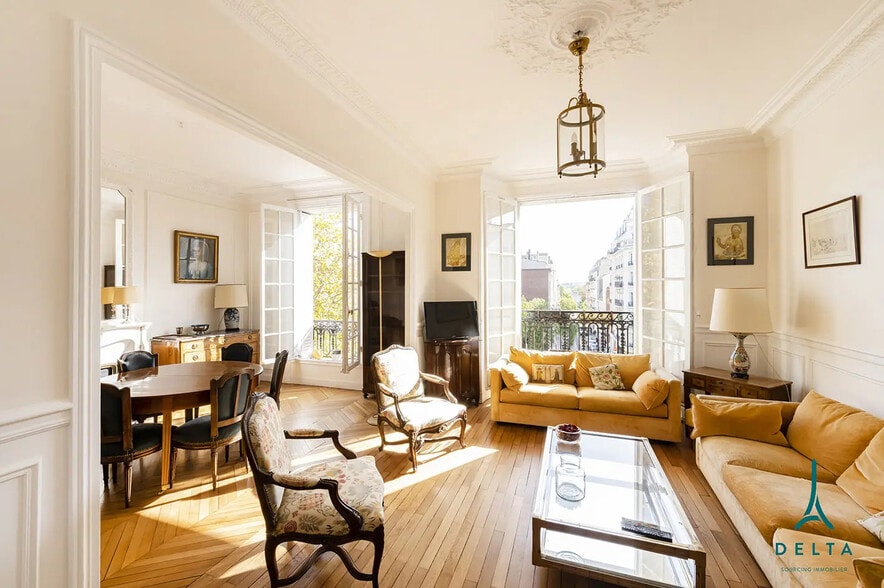 Office in Paris for sale - Building Photo - Image 1 of 15