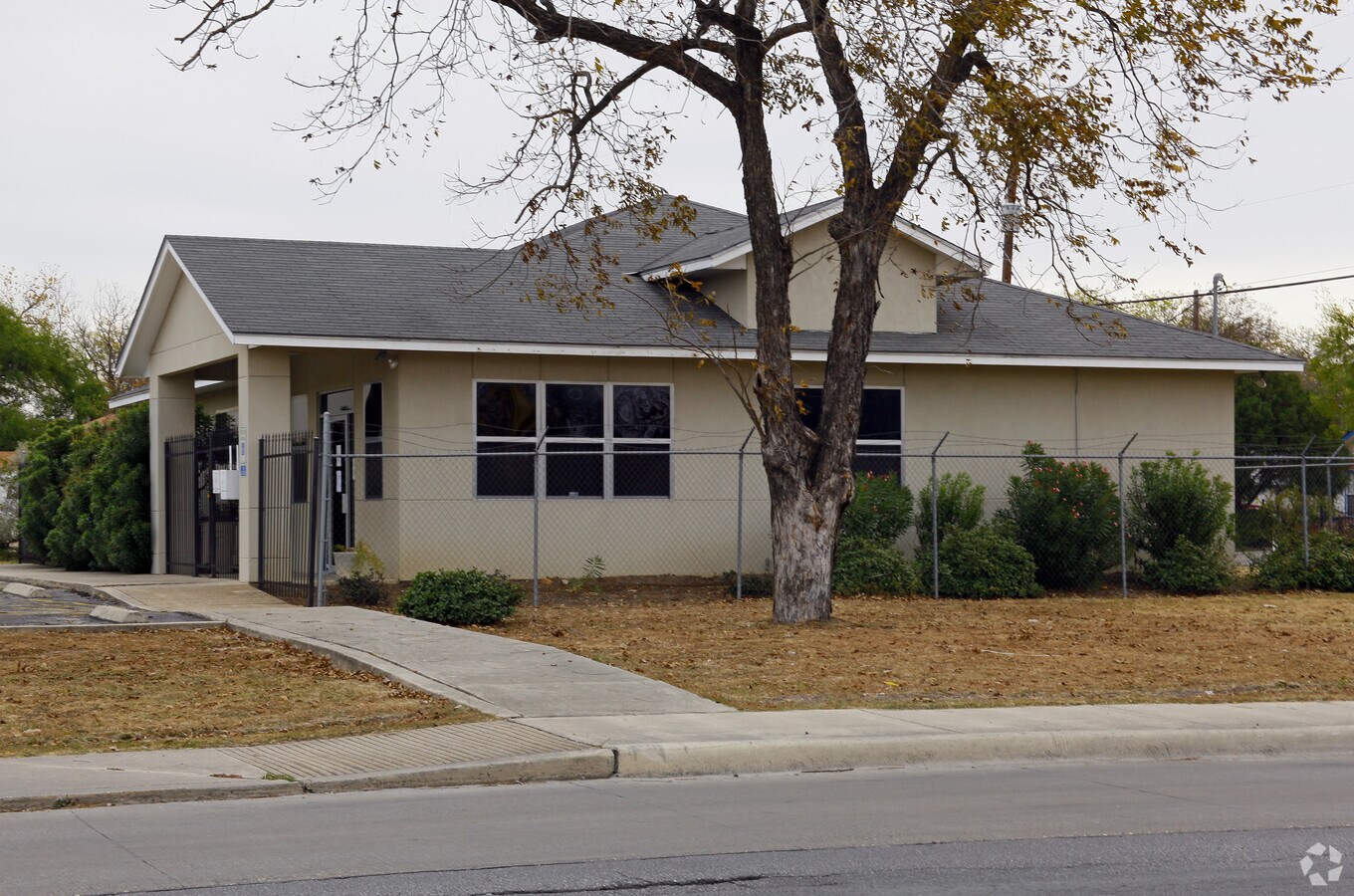 2414 Commercial Ave, San Antonio, TX 78221