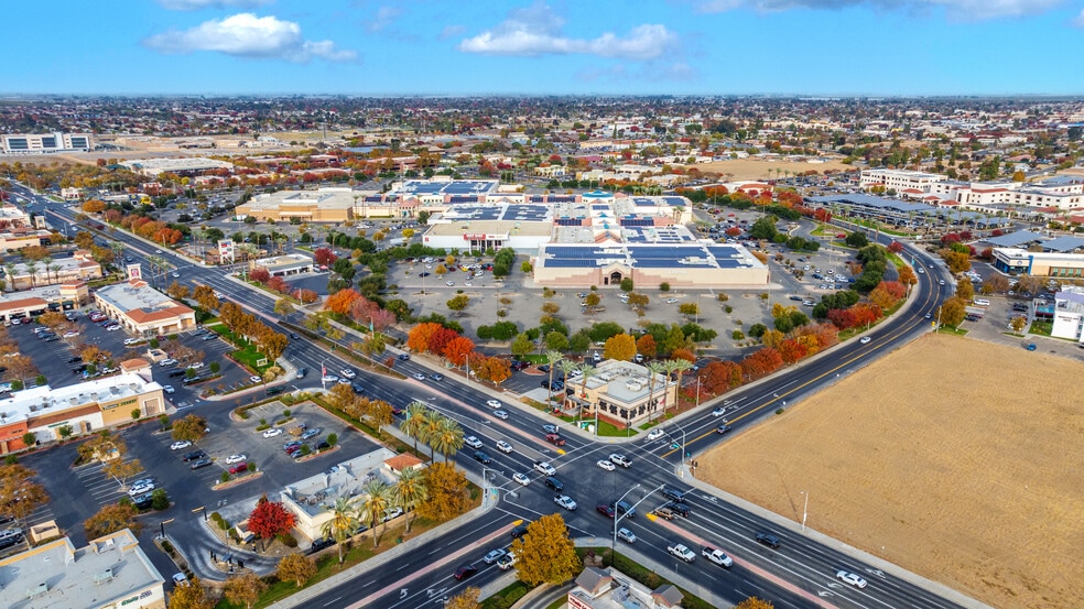 1669 W Lacey Blvd, Hanford, CA for sale - Building Photo - Image 2 of 6