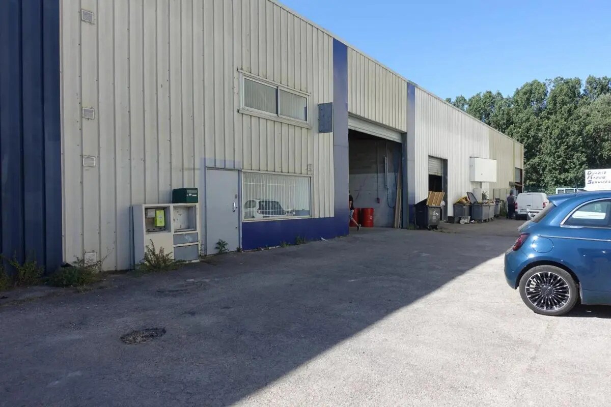 Office in Mandelieu-la-Napoule for lease Building Photo- Image 1 of 9