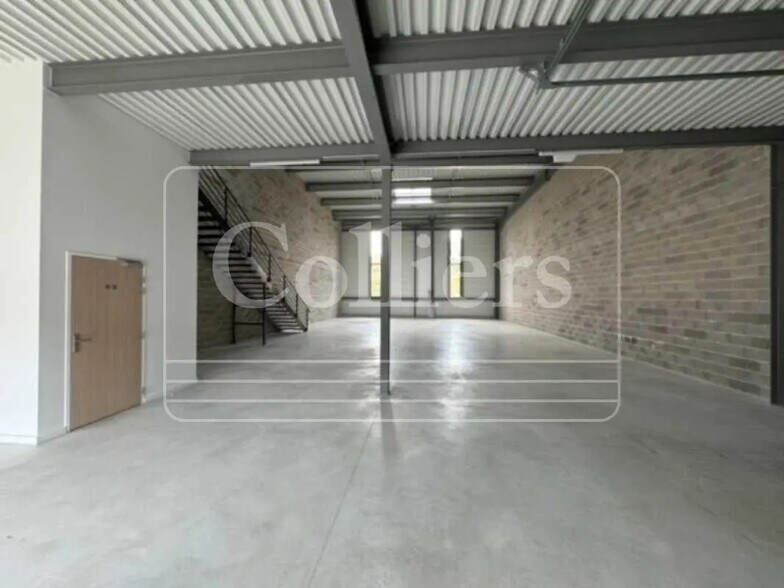Flex in La Seyne-sur-Mer for lease - Interior Photo - Image 3 of 9