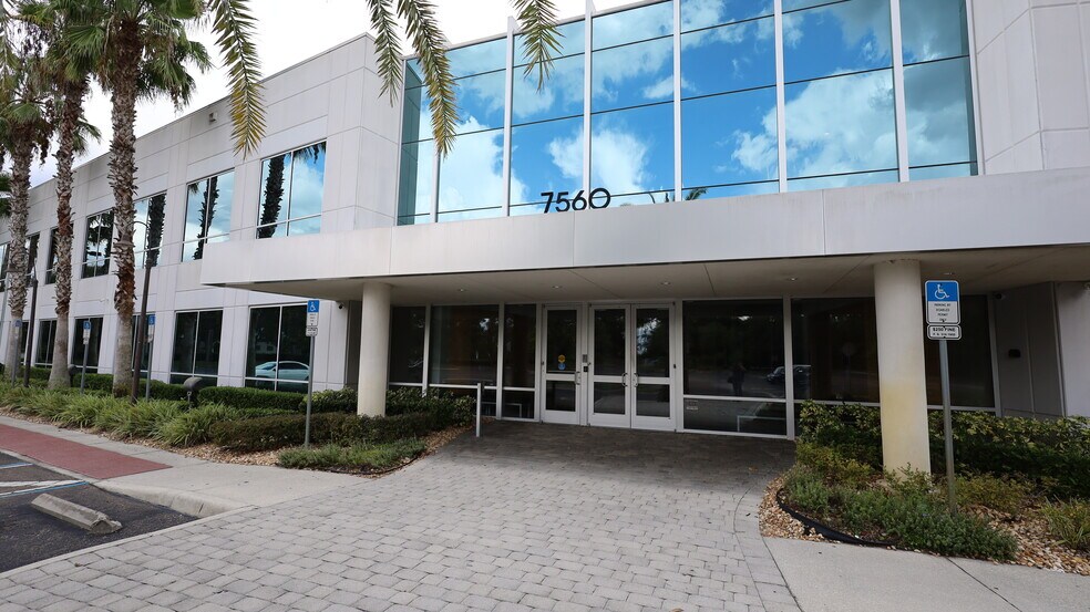 7560 Red Bug Lake Rd, Oviedo, FL for lease - Building Photo - Image 1 of 18