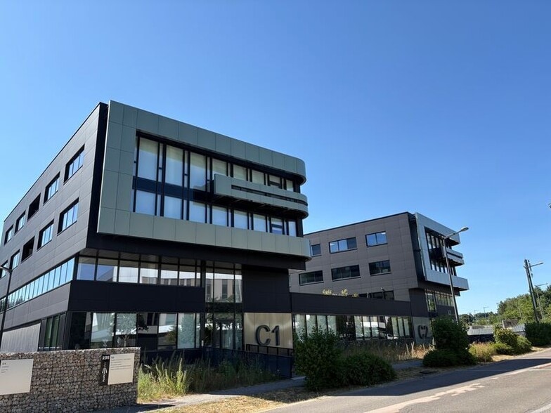 Office in Limonest for sale - Building Photo - Image 2 of 24