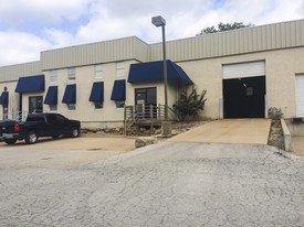 1012 NE Jib Ct, Lees Summit MO - Warehouse