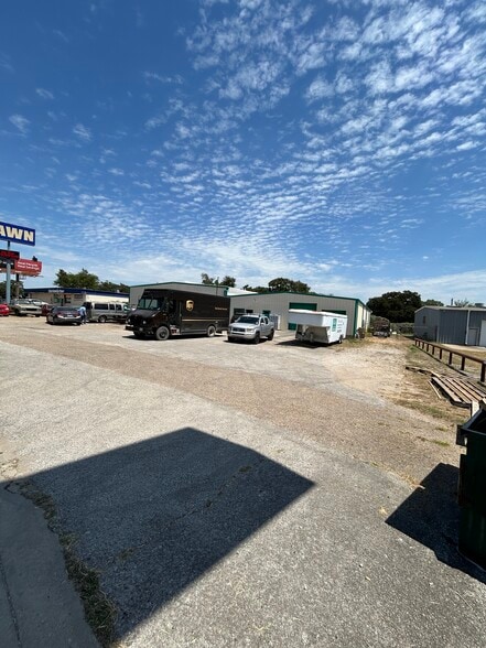 440 N Broadway St, Joshua, TX for lease - Building Photo - Image 3 of 59