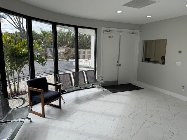 6711 38th Ave N, Saint Petersburg, FL for sale - Lobby - Image 3 of 13